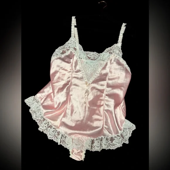 Vintage 1960s Vandamere Nightgown - Picture 3 of 7